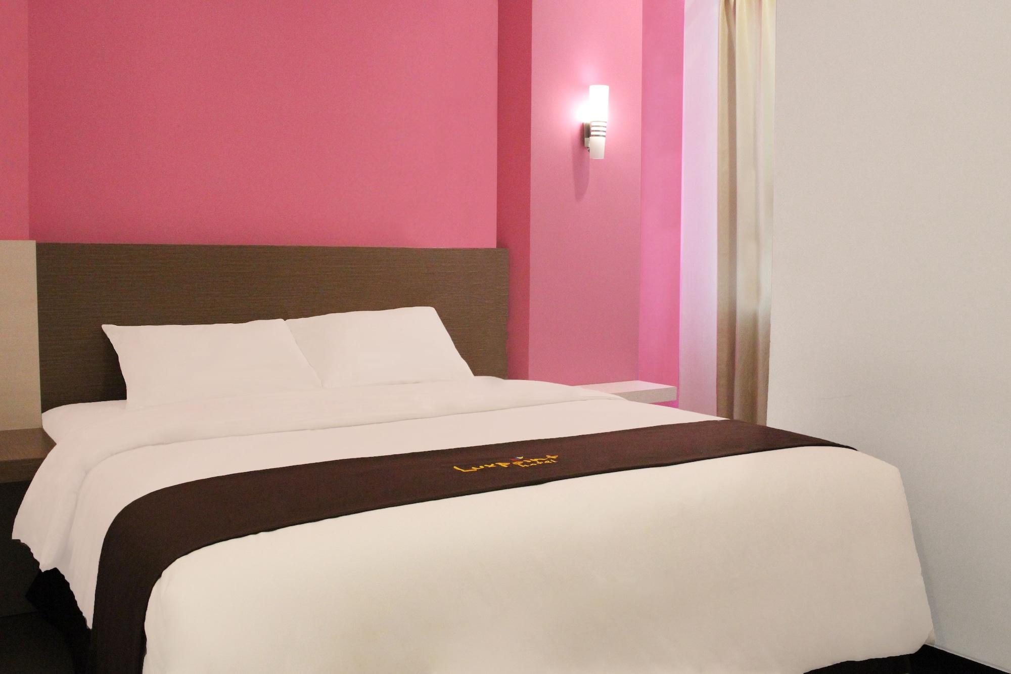Luxpoint Hotel Baratajaya Surabaia Exterior foto