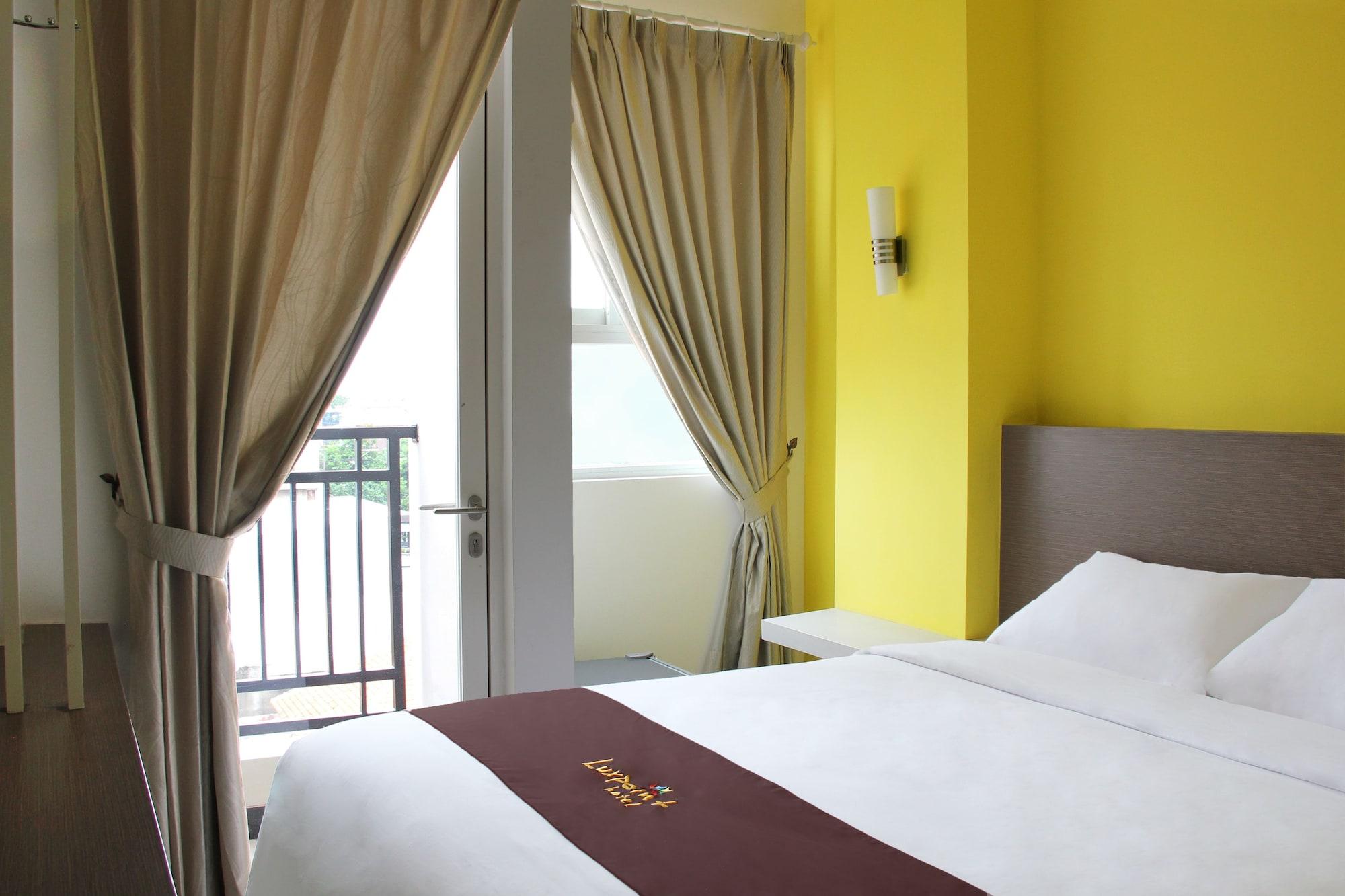Luxpoint Hotel Baratajaya Surabaia Exterior foto