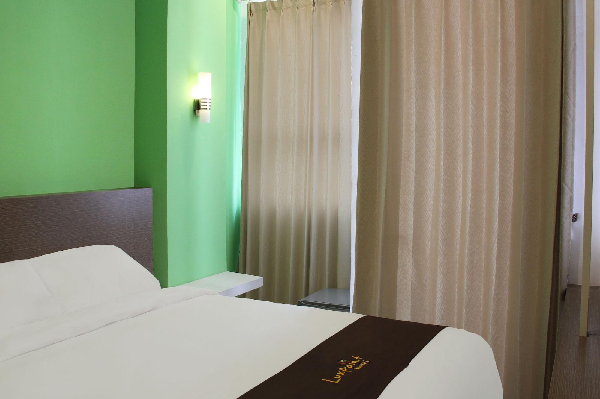 Luxpoint Hotel Baratajaya Surabaia Exterior foto