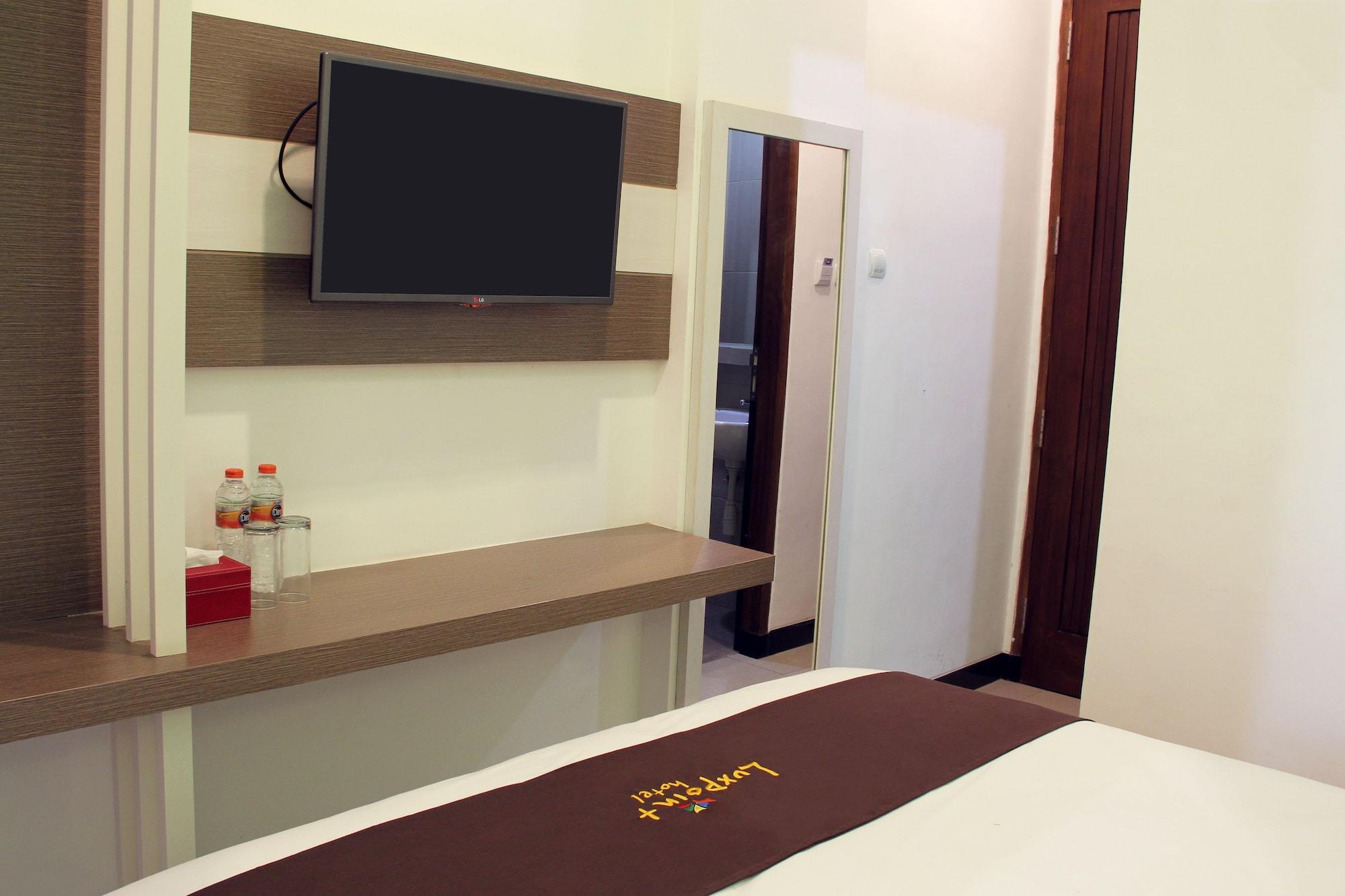 Luxpoint Hotel Baratajaya Surabaia Exterior foto