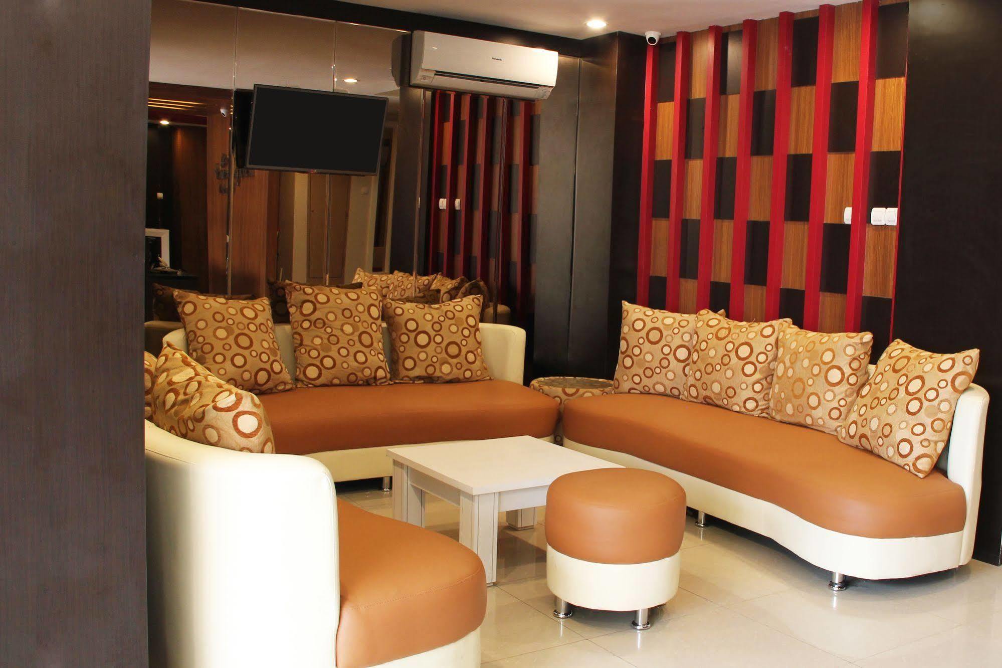 Luxpoint Hotel Baratajaya Surabaia Exterior foto