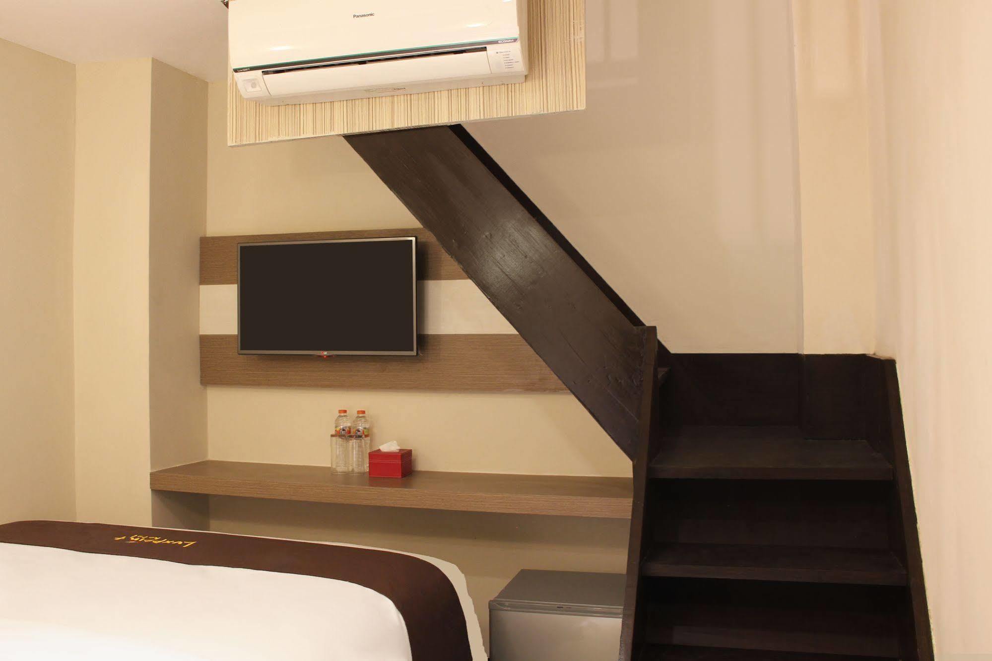Luxpoint Hotel Baratajaya Surabaia Exterior foto