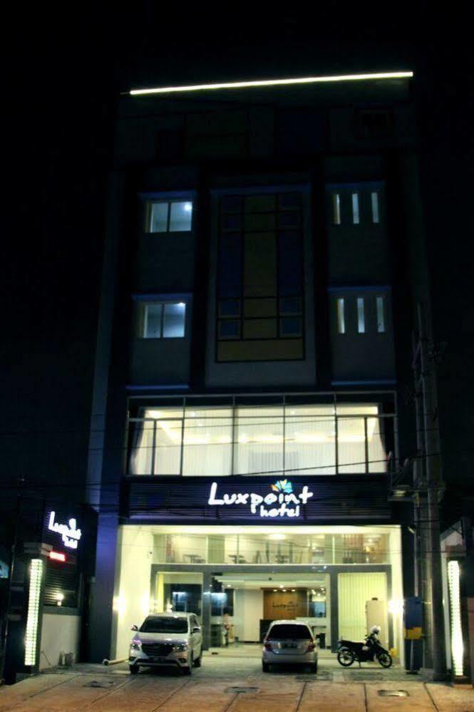 Luxpoint Hotel Baratajaya Surabaia Exterior foto