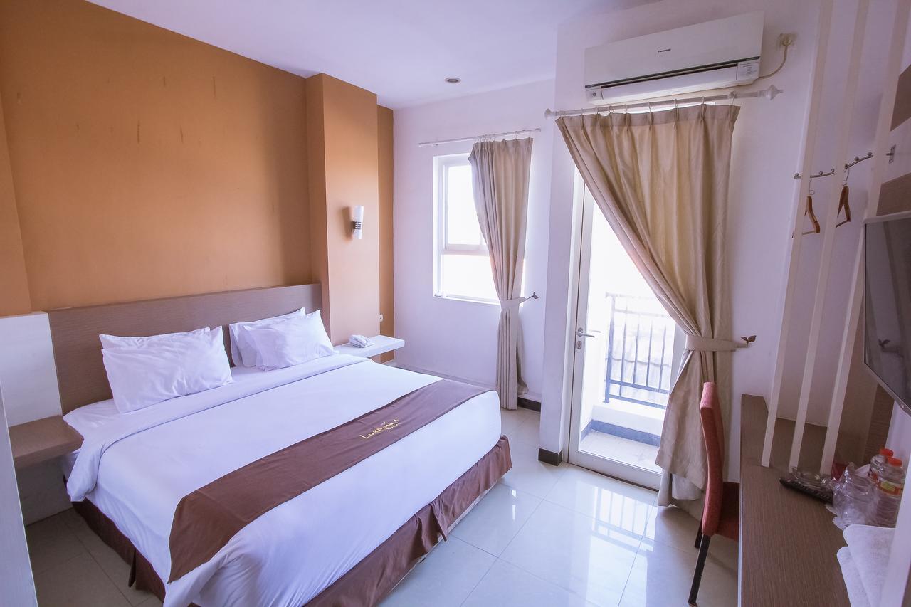 Luxpoint Hotel Baratajaya Surabaia Exterior foto